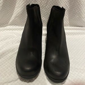 SOREL Womens Joan Of Arctic Black Wedge Chelsea Boots Size 10 EUC